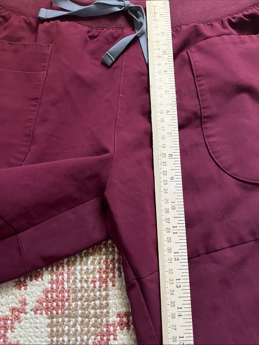 FIGS Zamora Jogger Scrub Maroon Women’s M EUC - Picture 3 of 9